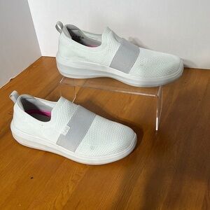 Ryka Astrid white knit slip on gym shoes/sneakers. Size 8W. EUC.